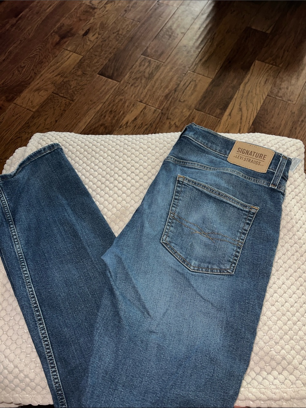 Signature by Levi Strauss Men's Medium Blue Slim Straight Jeans